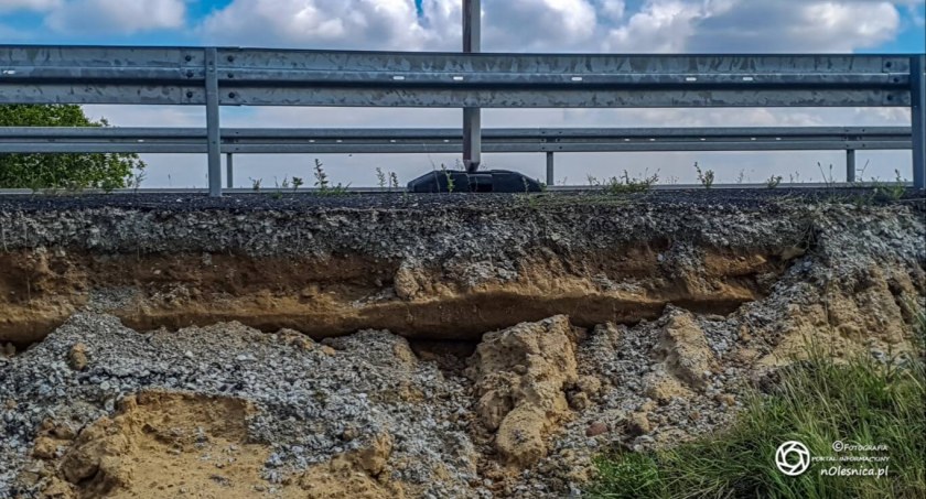 fragment odsłoniętego profilu drogi