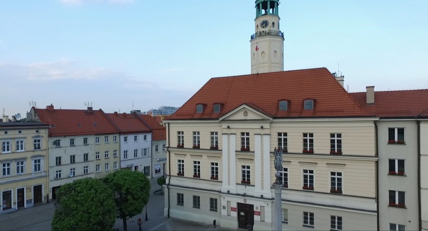 zdjęcie oleśnickiego ratusza