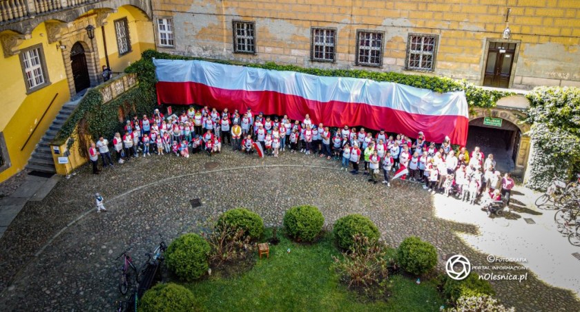 pamiątkowe zdjęcie wszystkich uczestników rajdu
