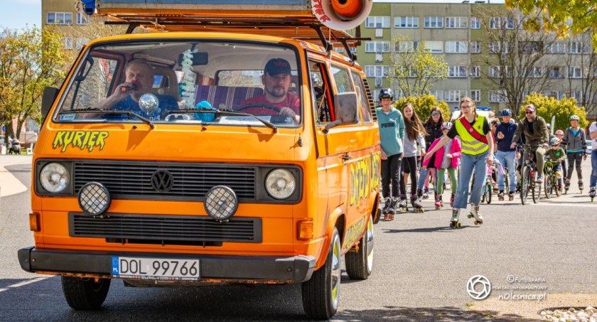 zdjęcie z przejazdu rolkarzy