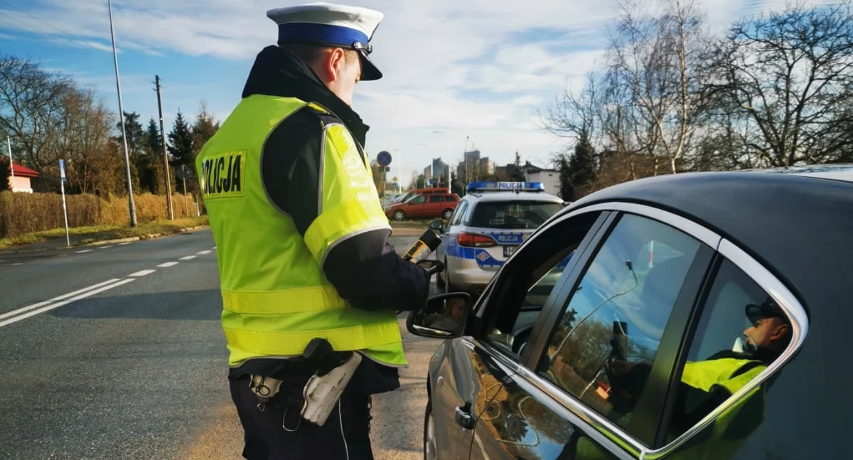 Na sygnale, Świąteczne powroty oleśnickiej policji - zdjęcie, fotografia