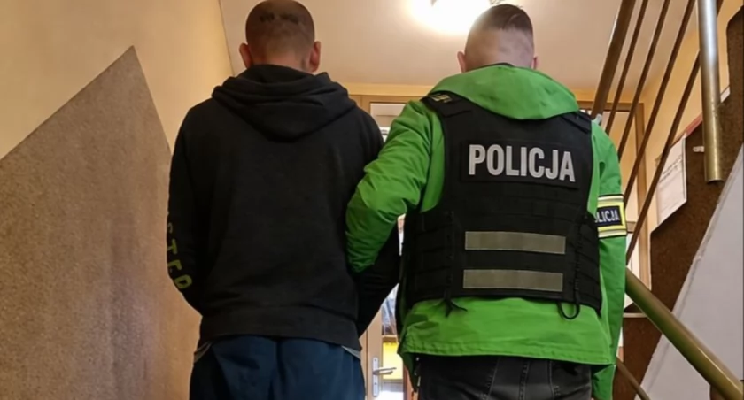 zdjęcie zatrzymanego mężczyzny