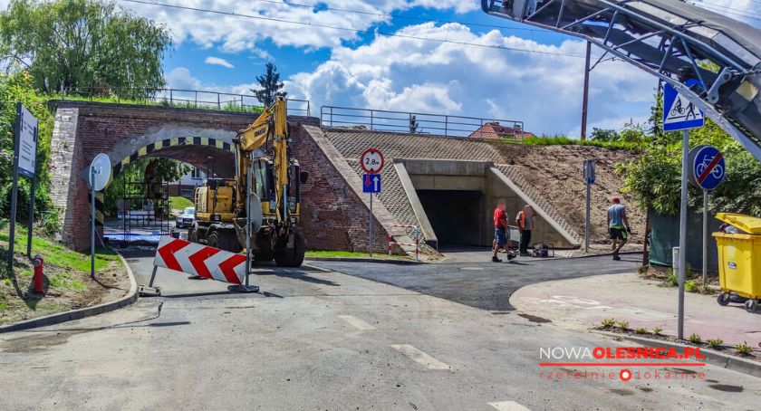 6 milionów na beton pod wiaduktem. Efekt? Kierowcy nadal będą czekać na mijankę