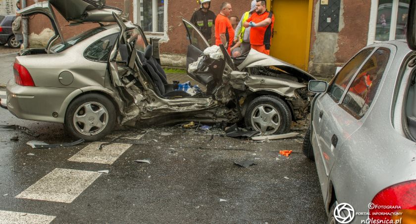 Na sygnale, miesiące areszty nietrzeźwego kierowcy - zdjęcie, fotografia