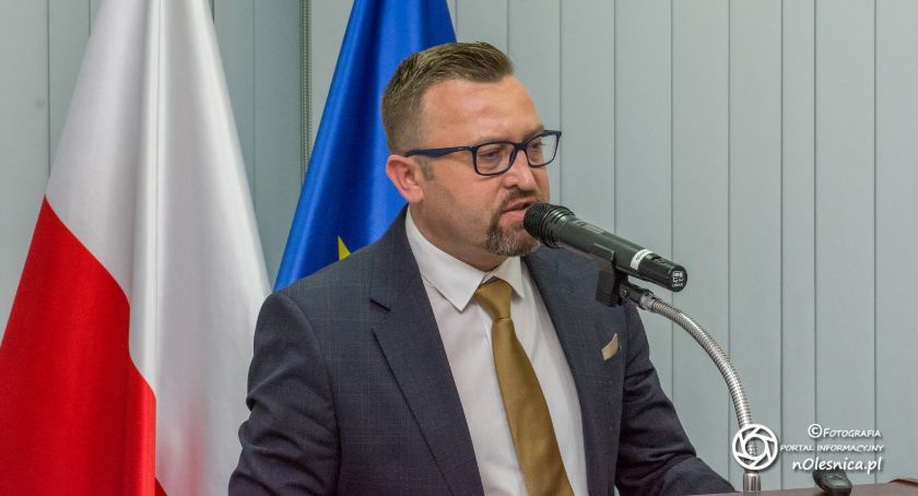 Wystawy, Wójt Marcin Kasina absolutorium wykonanie budżetu - zdjęcie, fotografia
