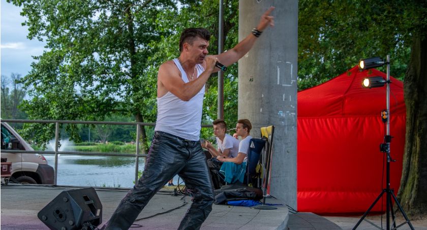 Wydarzenia, Tomasz Niecik wystąpił scenie oleśnickiego amfiteatru VIDEO - zdjęcie, fotografia