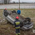 Skoda wylądowała w rowie