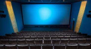 Kino MOKiS zaprasza w lipcu na filmy „Czworo dzieci i Coś” i „Coś się kończy, coś zaczyna”