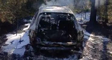 Pożar samochodu w lesie koło Drołtowic