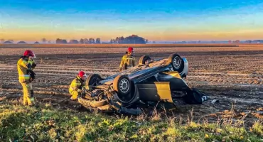 Niebezpieczne dachowanie pod Ligotą Małą. Jedna osoba poszkodowana