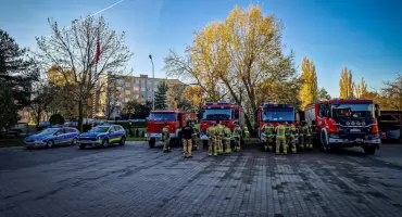 Wozy strażackie, dym i akcja ratownicza. Ćwiczenia służb w Oleśnicy