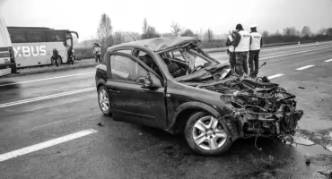 Tragiczne zakończenie wypadku koło Oleśnicy. Nie żyje 33 - letnia kobieta