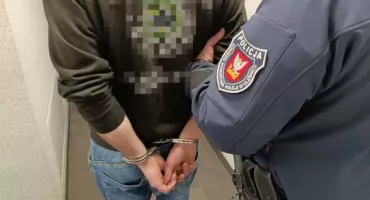 Oleśniccy kryminalni zatrzymali 28-letniego włamywacza, który okradał przycmentarne automaty