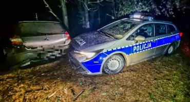 Zatrzymani po policyjnym pościgu. BMW kradzione, kierowca z fałszywym prawem jazdy, u pasażera narkotyki