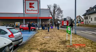 Fałszywy alarm w Kauflandzie - strażacy sprawdzili sklep po ewakuacji