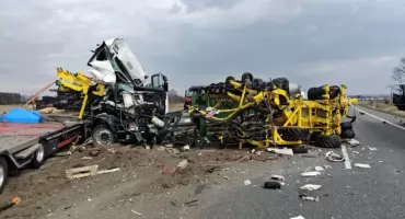 Poważny wypadek na S8 sparaliżował ruch w powiecie oleśnickim. Korki, także na objazdach