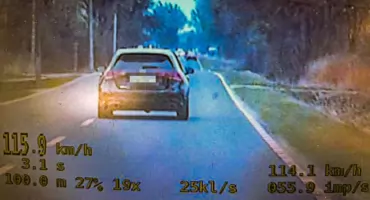 Pewną kobietę poniosło na drodze...