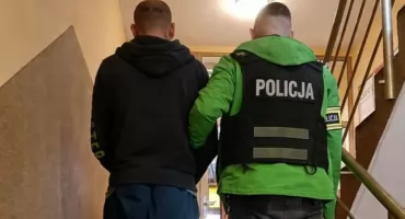Groził ekspedientce ostrym narzędziem za próbę zatrzymania. 40 - latek usłyszał zarzuty kradzieży zuchwałej
