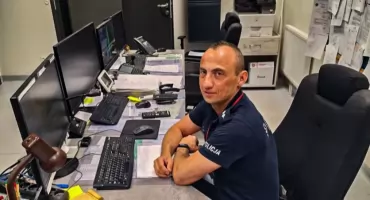 Rowerowy trening i nagły wypadek. Sycowski policjant po służbie uratował motocyklistę