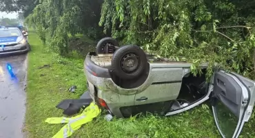 Pościg, dachowanie i narkotyki w samochodzie. 39 - latek wpadł po szalonej ucieczce