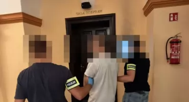 Napad z pistoletem w ręku. 46 - latek w areszcie, grozi mu 15 lat więzienia